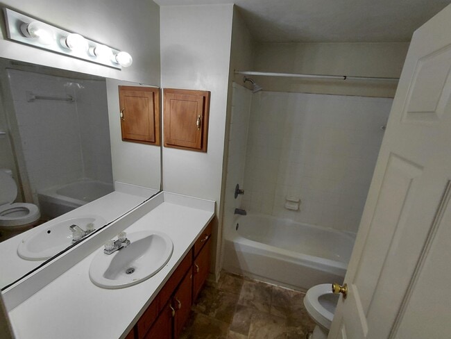 Building Photo - 1557 Payne St