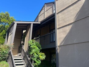 Building Photo - Upgraded 2 bed 2 bath condo in Mountain View. Must See!