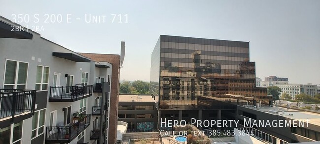 Building Photo - Beautiful Downtown Apartment!