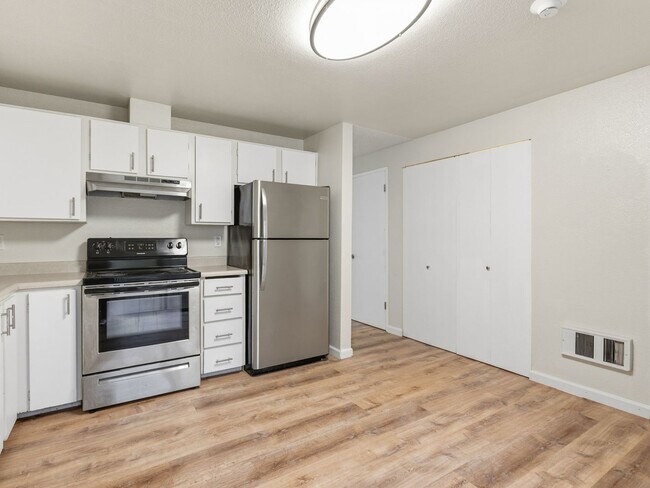 Building Photo - 6005