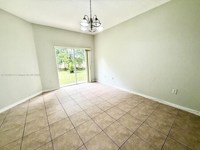 Building Photo - 4902 SW 141st Ave