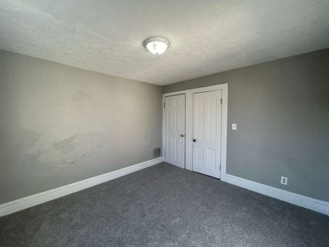 Building Photo - Charming & Move-In Ready in Lorain!