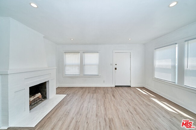 Building Photo - 1329 S Tremaine Ave