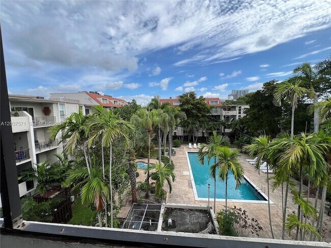 Building Photo - 6886 N Kendall Dr