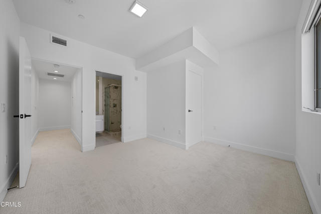 Building Photo - 1345 Havenhurst Dr