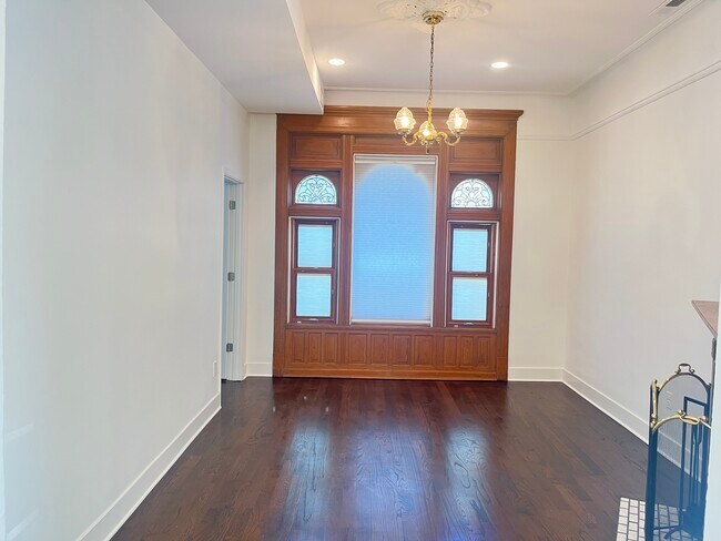 Building Photo - 2134 N Racine Ave