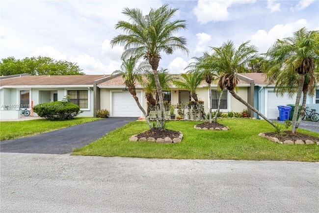 Building Photo - 5400 S Lakewood Cir S