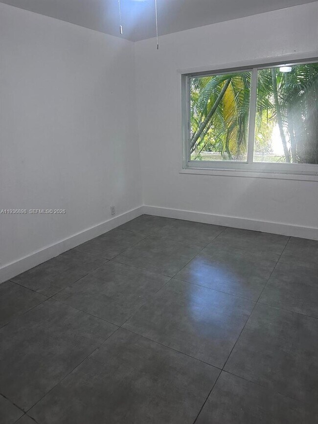 Building Photo - 10070 E Bay Harbor Dr