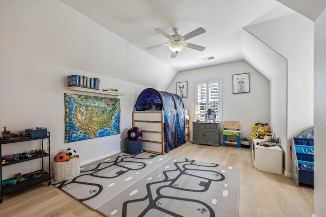 Building Photo - 3047 Bonnebridge Way Blvd