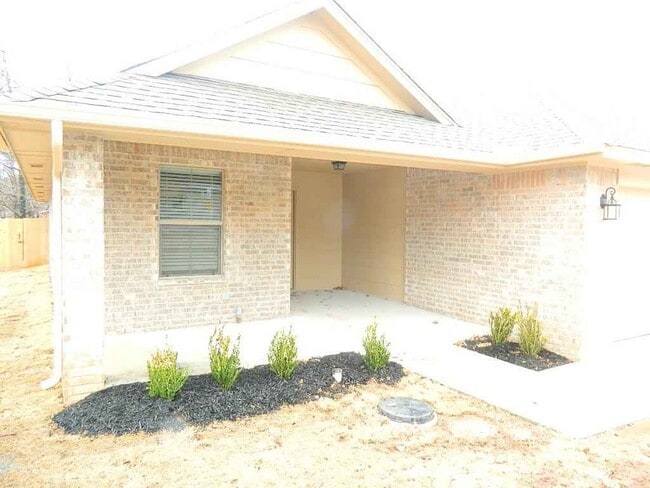 Building Photo - 1025 Creek Side Dr