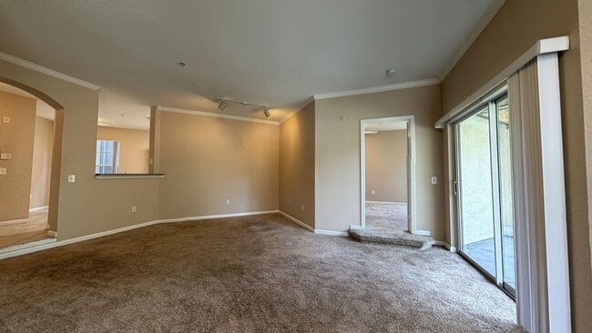 Building Photo - 9301 Crescent Loop Cir
