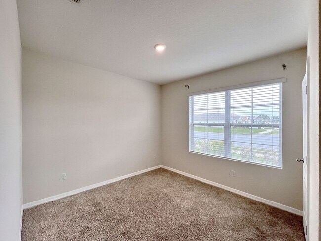 Building Photo - Four-Bedroom Home Near Lake Hartridge