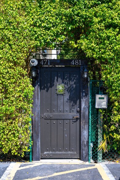 Primary Photo - 481 NE 37th St