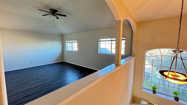 Building Photo - 914 Crestmont Trail Dr