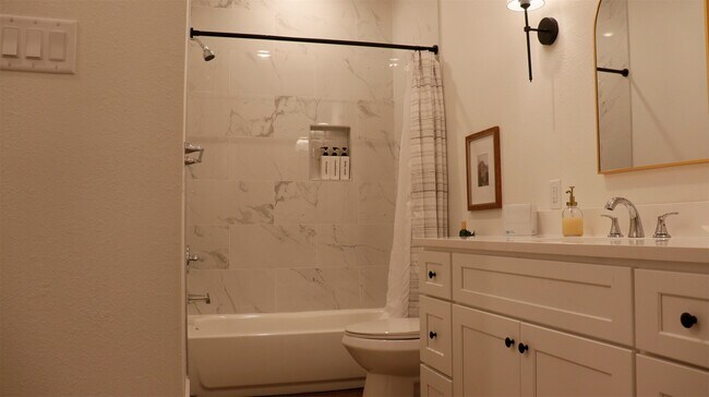 Building Photo - 3824 Fulton St