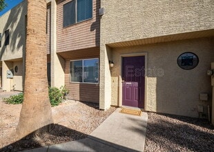 Building Photo - 1329 S Mitchell Dr