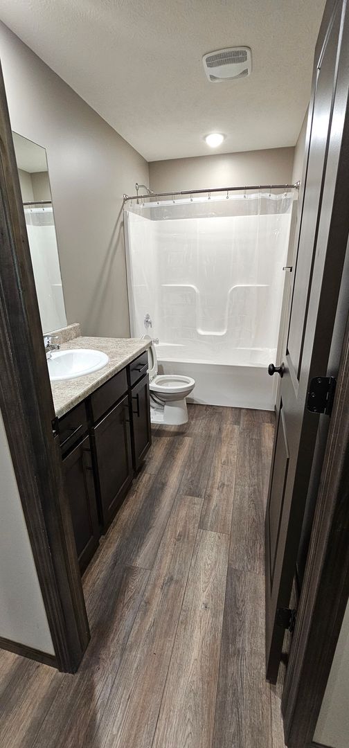 Building Photo - 2-bedroom, 1 bathroom apartment with 1 car detached garage