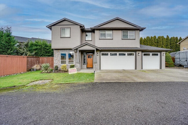 Building Photo - BEAUTIFUL FOUR BEDROOM HOME IN VANCOUVER