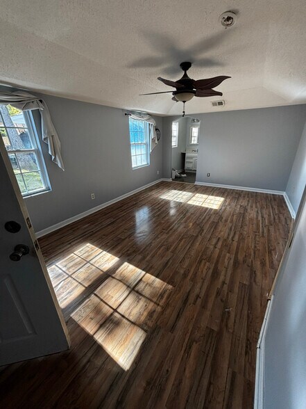 Building Photo - 1226 State Rd S-8-806