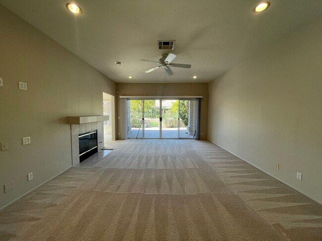 Building Photo - AVAILABLE NOW  ! LOVELY 3 Bedroom/ 2 Bathroom Home in Laguna De La Paz!