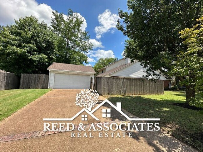 Building Photo - Collierville Townhouse Located on Corner Lot!