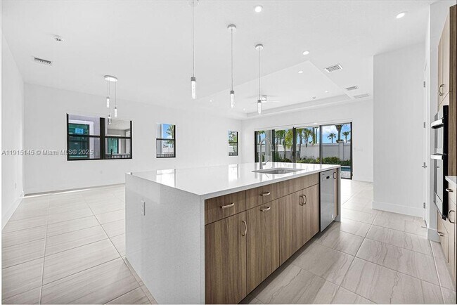 Building Photo - 12413 Solana Bay Cir