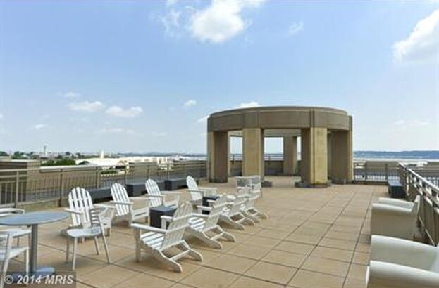 Rooftop Sun tan / Happy Hour /Lounge - 3600 S Glebe Rd