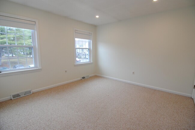 Building Photo - 5 Cadogan Way