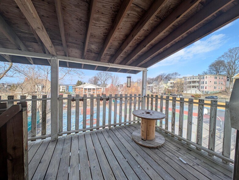 Building Photo - 5 Lowell Cir