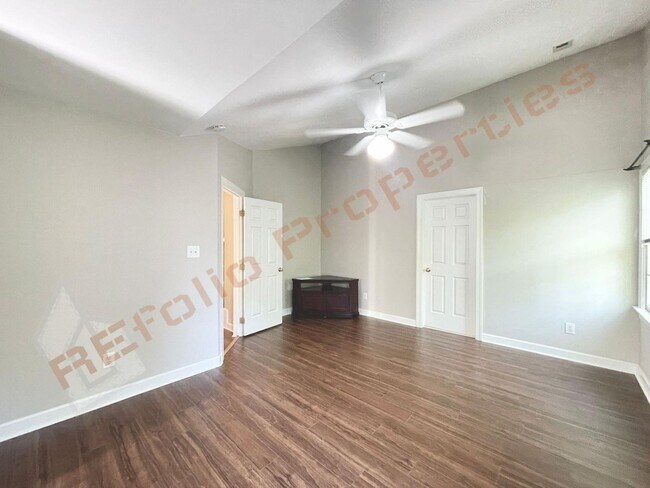 Building Photo - 413 Perry Creek Dr