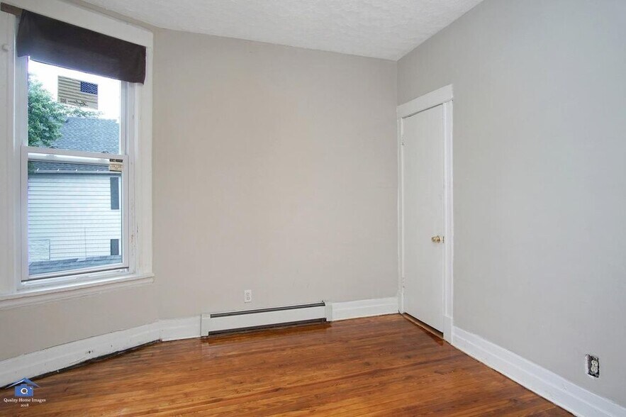 Building Photo - 4411 S Wells St