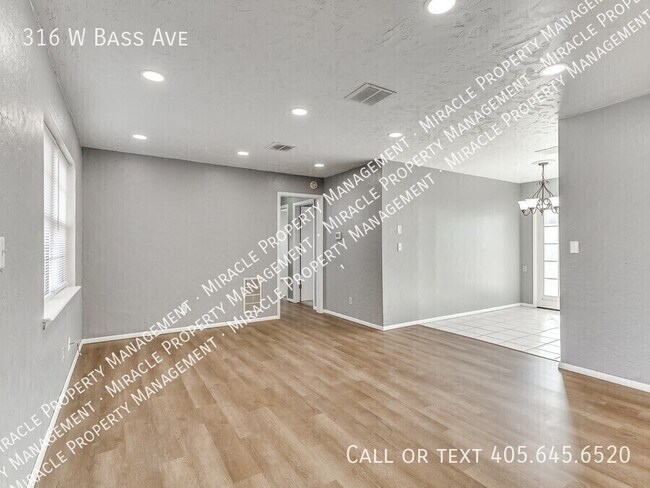 Building Photo - 316 W Bass Ave