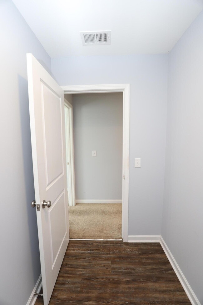 Building Photo - 1009 Providence Plantation Dr