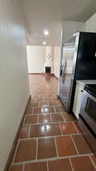 Building Photo - 7023 E 4th St