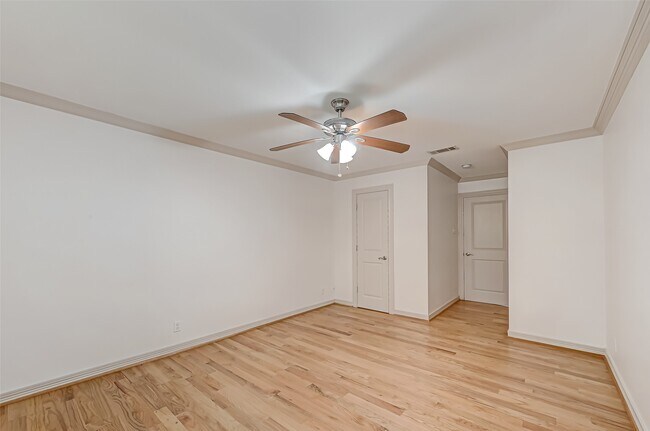 Building Photo - 5611 Briarbend Dr