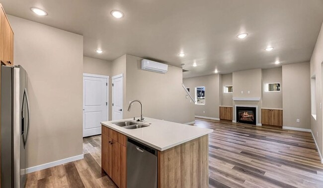 Building Photo - Welcome to the Ridge! 3 Bedroom Home for R...