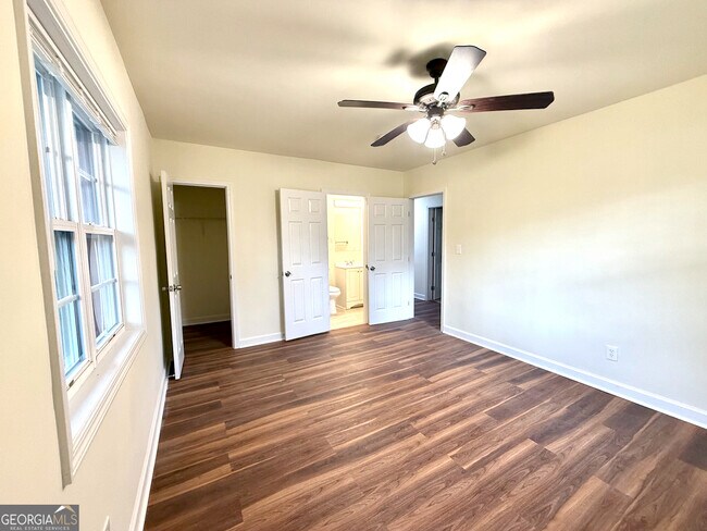 Building Photo - 2182 Rosewood Rd