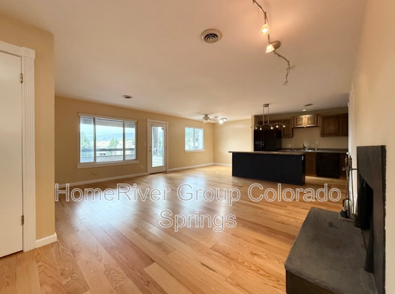 Building Photo - 6590 Delmonico Dr