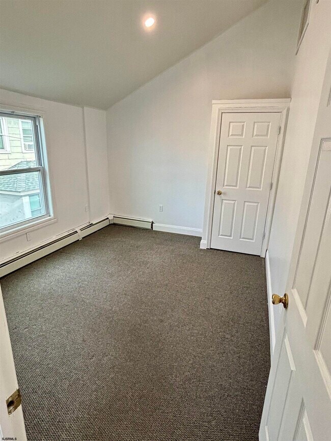 Building Photo - 338 N Harrisburg Ave