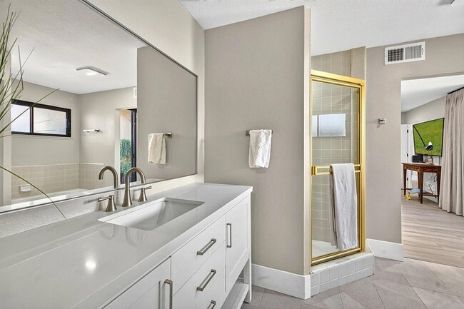 Building Photo - 77765 Cottonwood Cove
