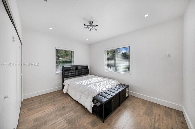 Building Photo - 919 Granada Groves Ct