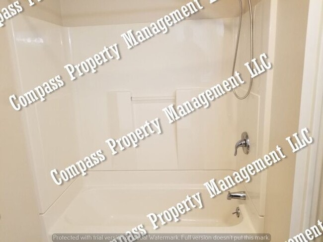 Building Photo - $1895 - 4 Bed, 2 Bath, 2 Car Garage - Lanc...