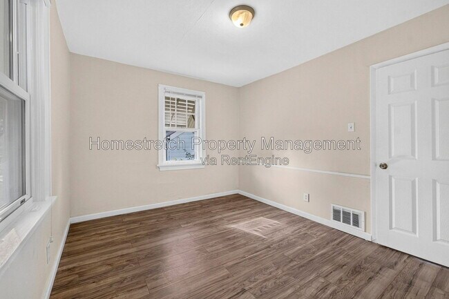 Building Photo - 575 Glorose Dr