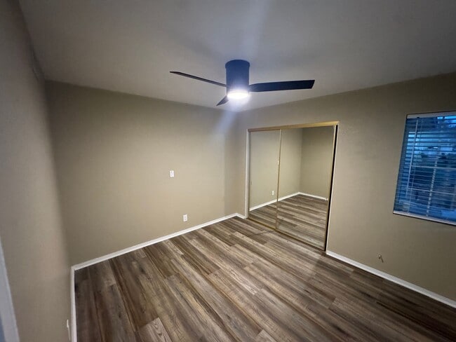 Building Photo - Spacious 3 Bedroom Home