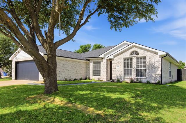 Building Photo - 1006 Lake Dallas Dr