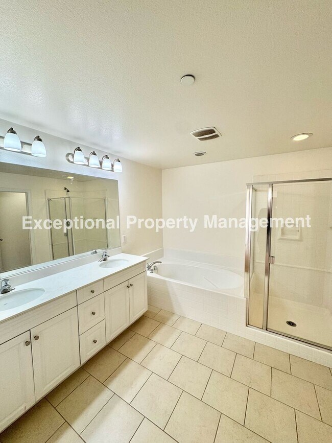 Building Photo - Read to move in 4 bedroom 3 bath home with a den