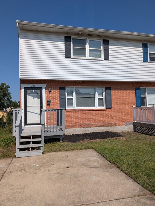 Building Photo - 657 Shore Dr