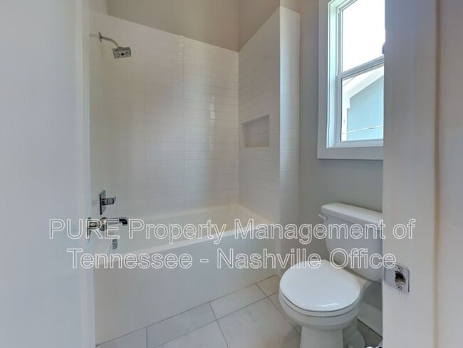 Building Photo - 1704B Simpkins St