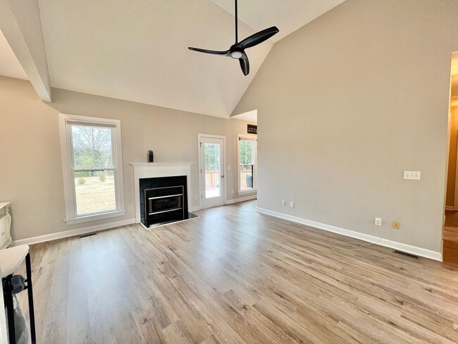 Building Photo - Newly Remodeled 3BD, 2BA Clayton Home on a...