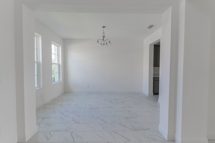 Building Photo - 5018 Down Ct